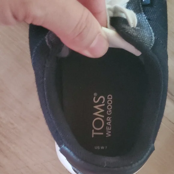 TOMS Black and Gray Wyndon Sneakers - Picture 7 of 7